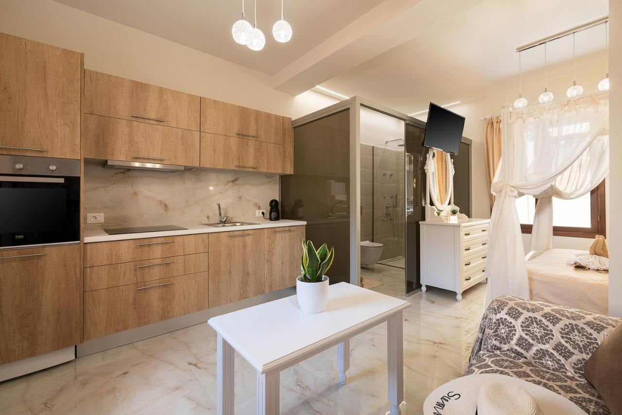 Chrisselen Palazzo Colombo Apartman Hriszí Aktí Haniá Kültér fotó